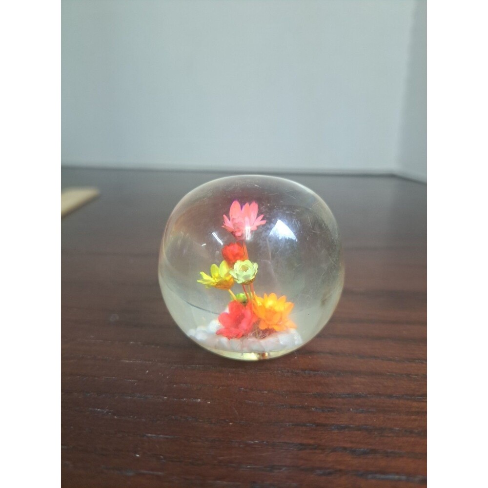 Daisyglas Lucite Resin Paper Weight With Real Dried Flowers